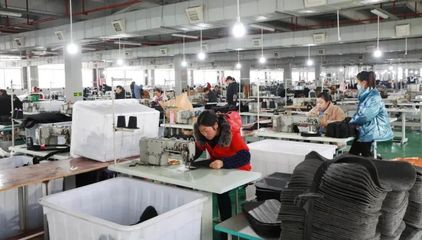 大龍新市民 就業有助、創業有路、致富有方的箱包加工新篇章